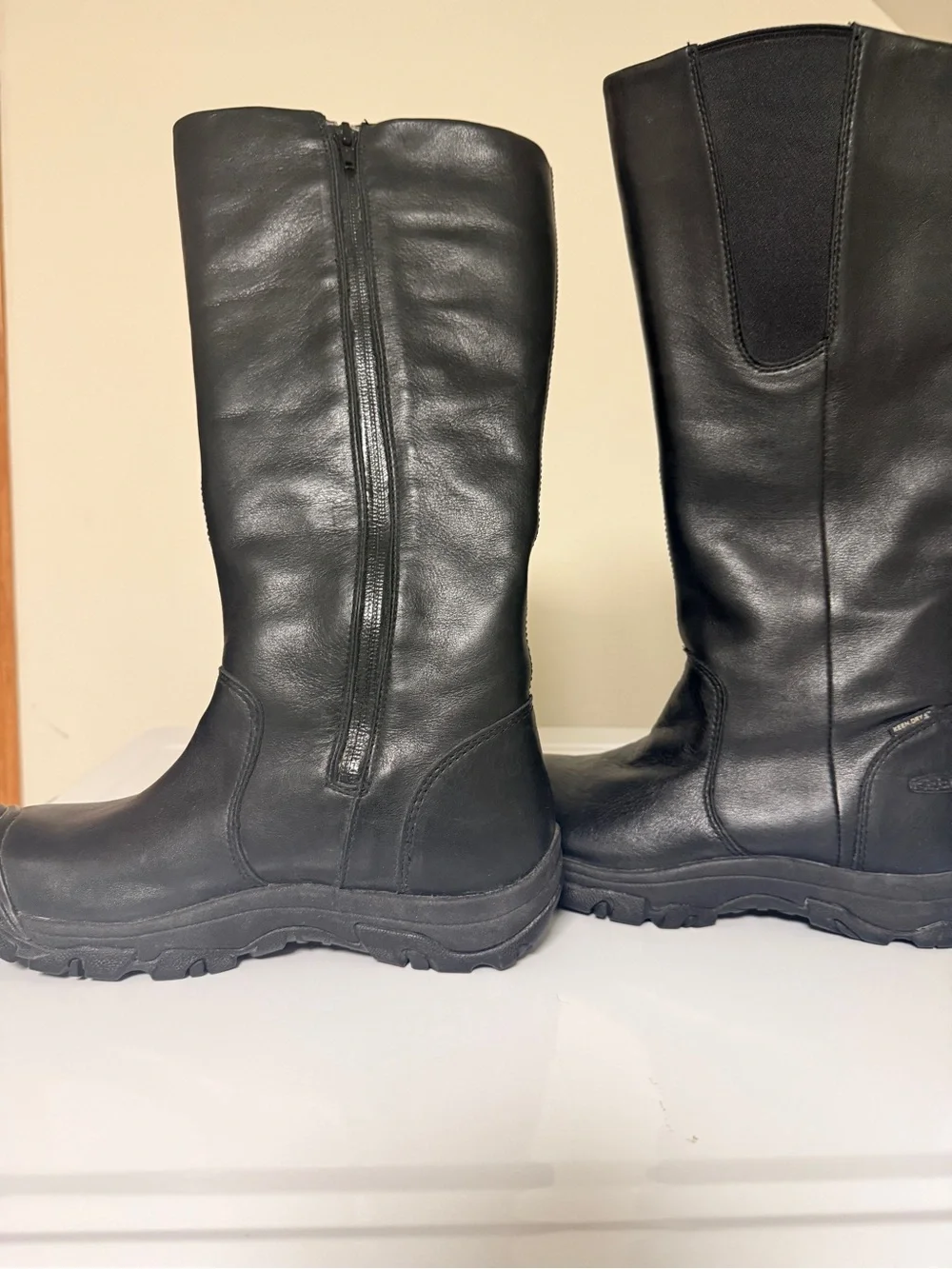 Keen Silverton black high boots. Keen dry and Keen warm.